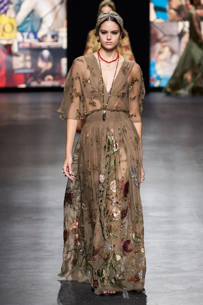 Look 19